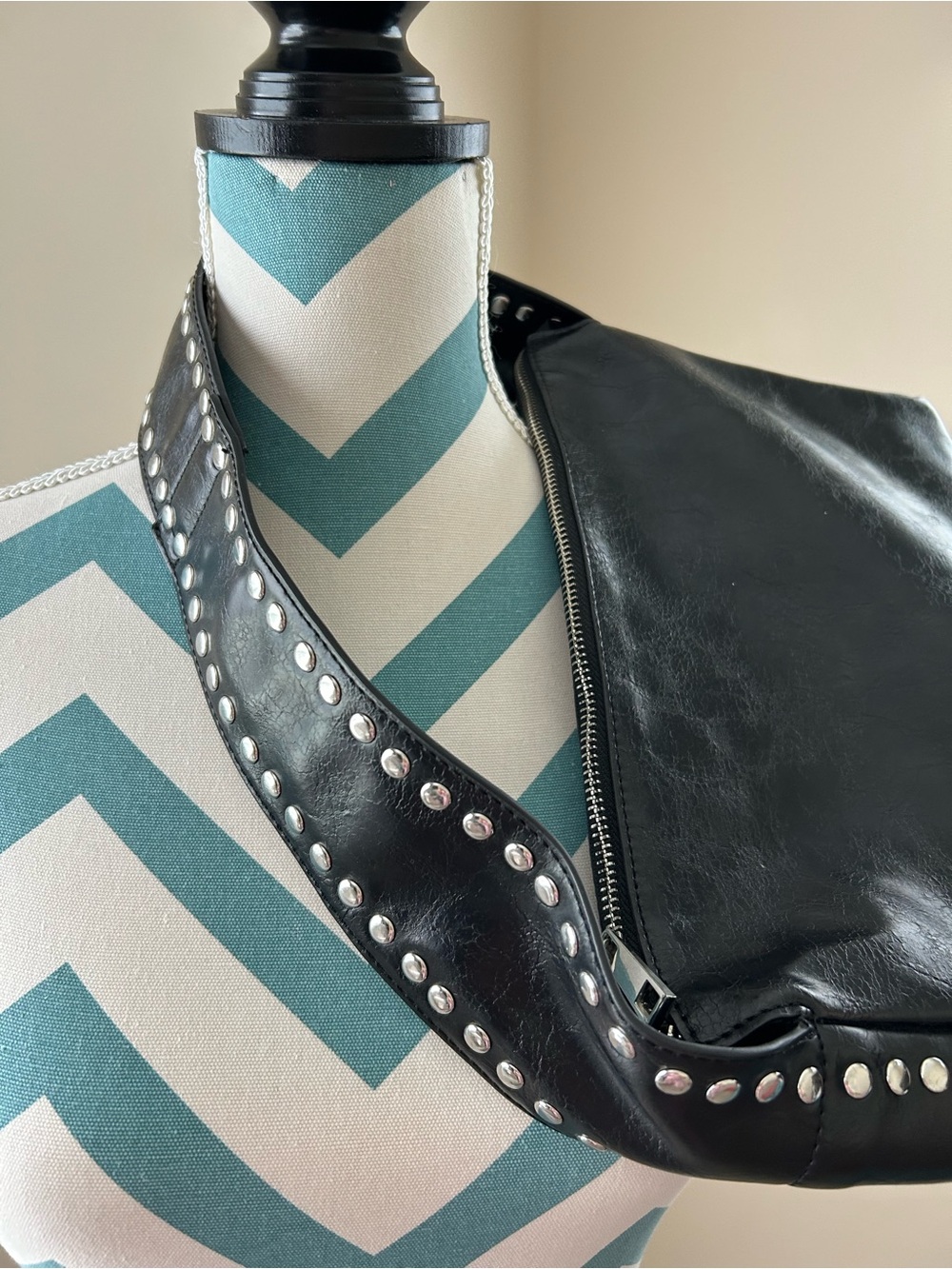 Urban Outfitters Black Studded Shoulder Bag - Picture 3 of 4